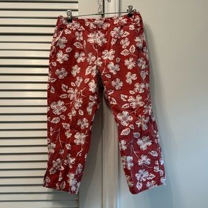 Liz Claiborne Lizwear Jeans Petite Red and White Floral Capri SZ 6P 100% Cotton